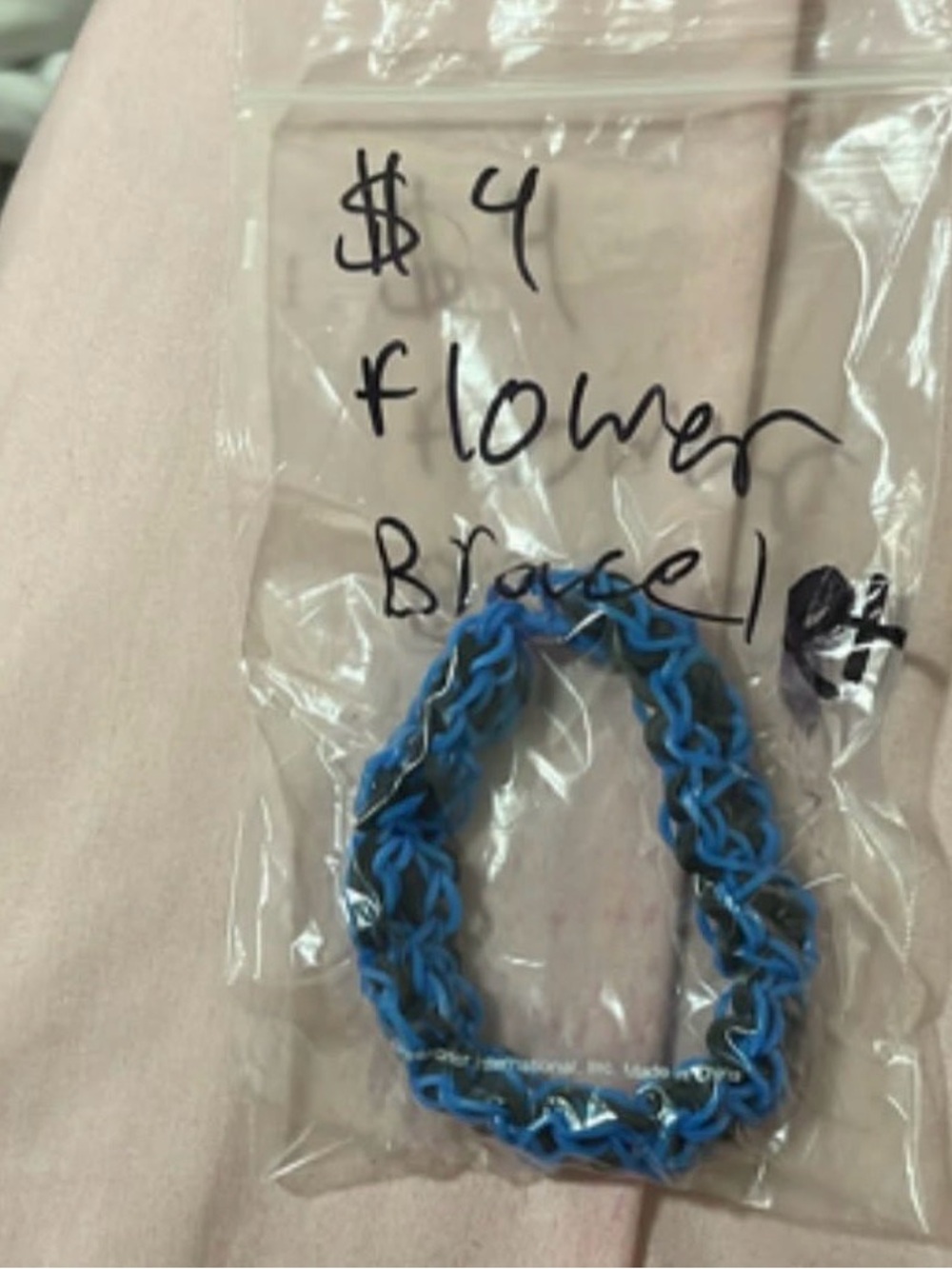 Blue Flower Stretch Bracelet - blue and black, made out of rubber bands
